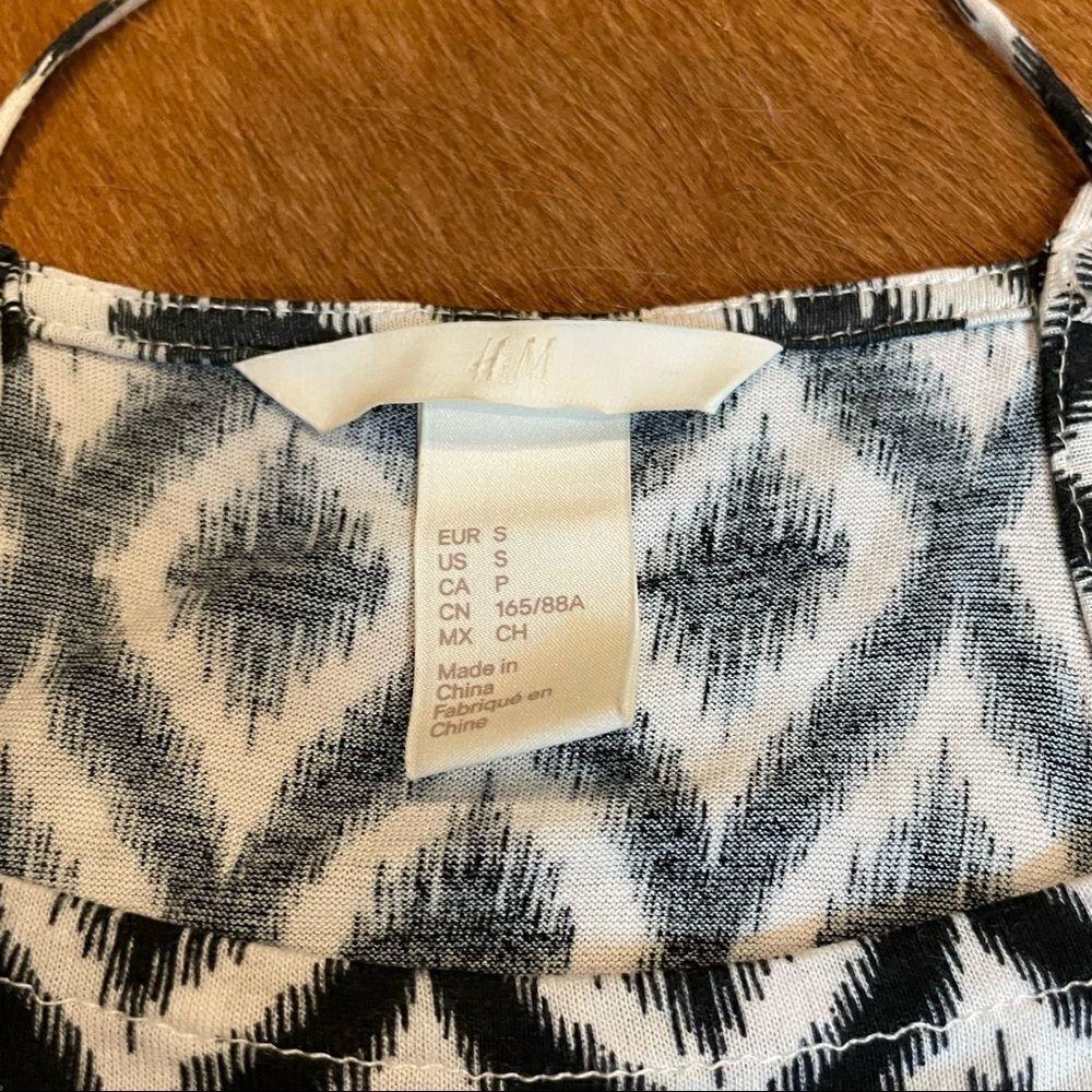 H&M Tank Moc Neck - Picture 3 of 3